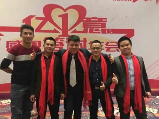 懂得感恩、學(xué)會(huì)堅(jiān)持、頑強(qiáng)拼搏